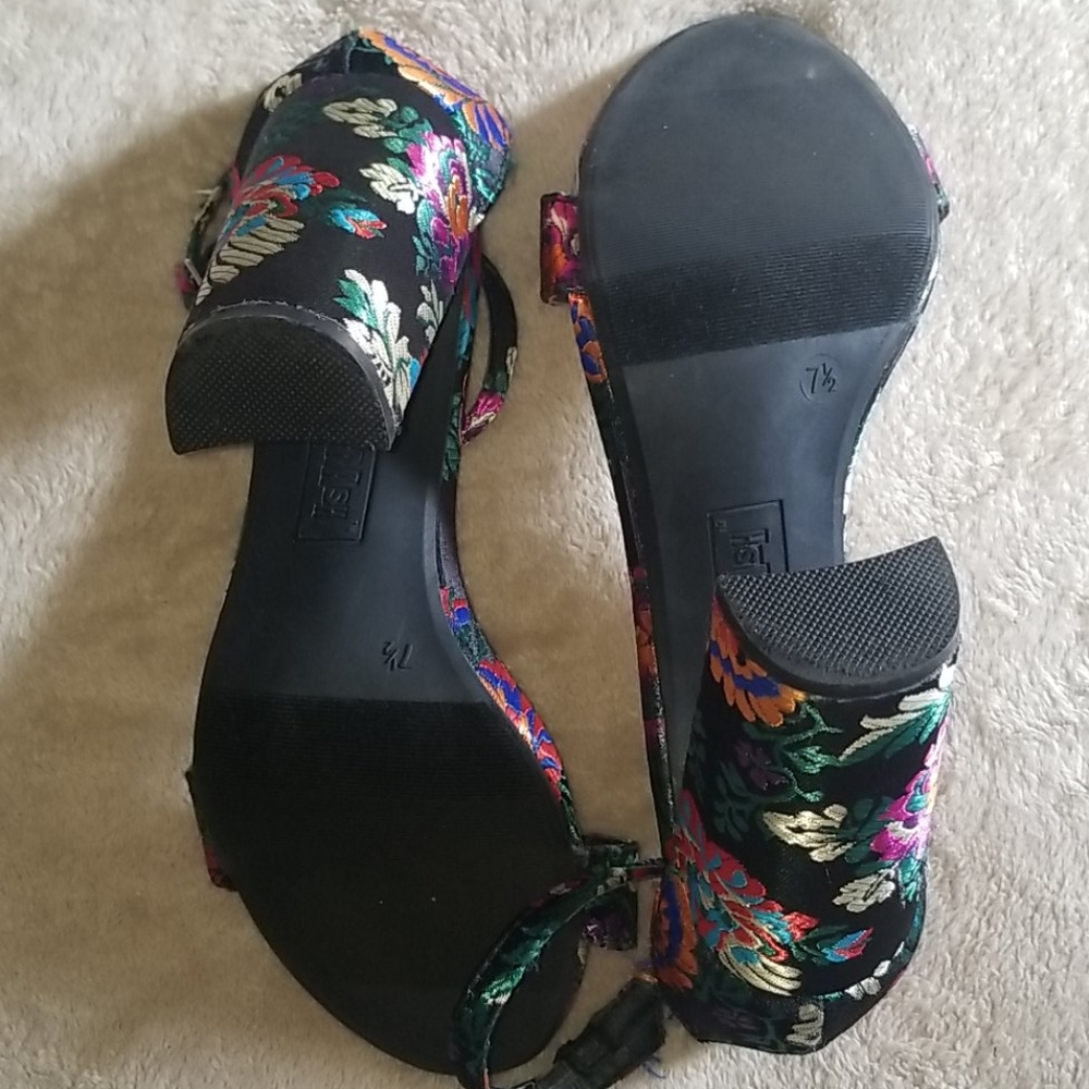 Heels - Picture 3 of 3